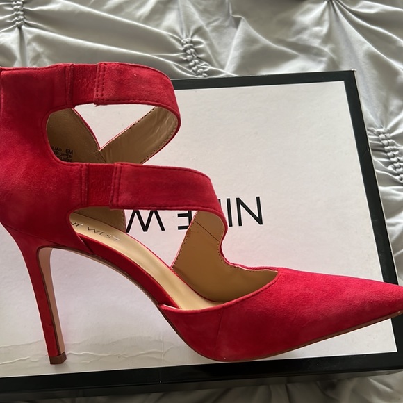 Red Heels - Picture 4 of 5